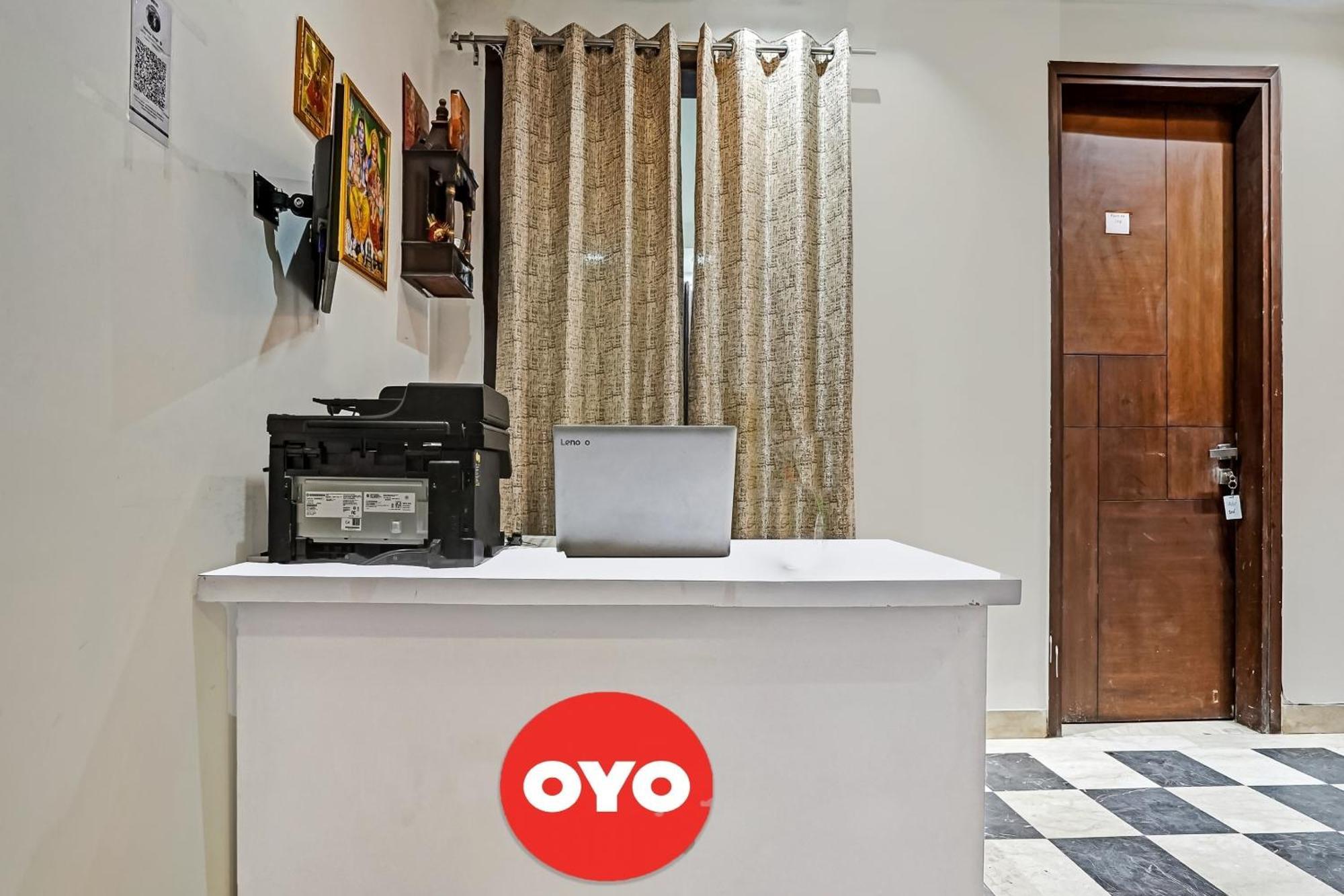 Hotel O South Galaxy New Delhi Bagian luar foto