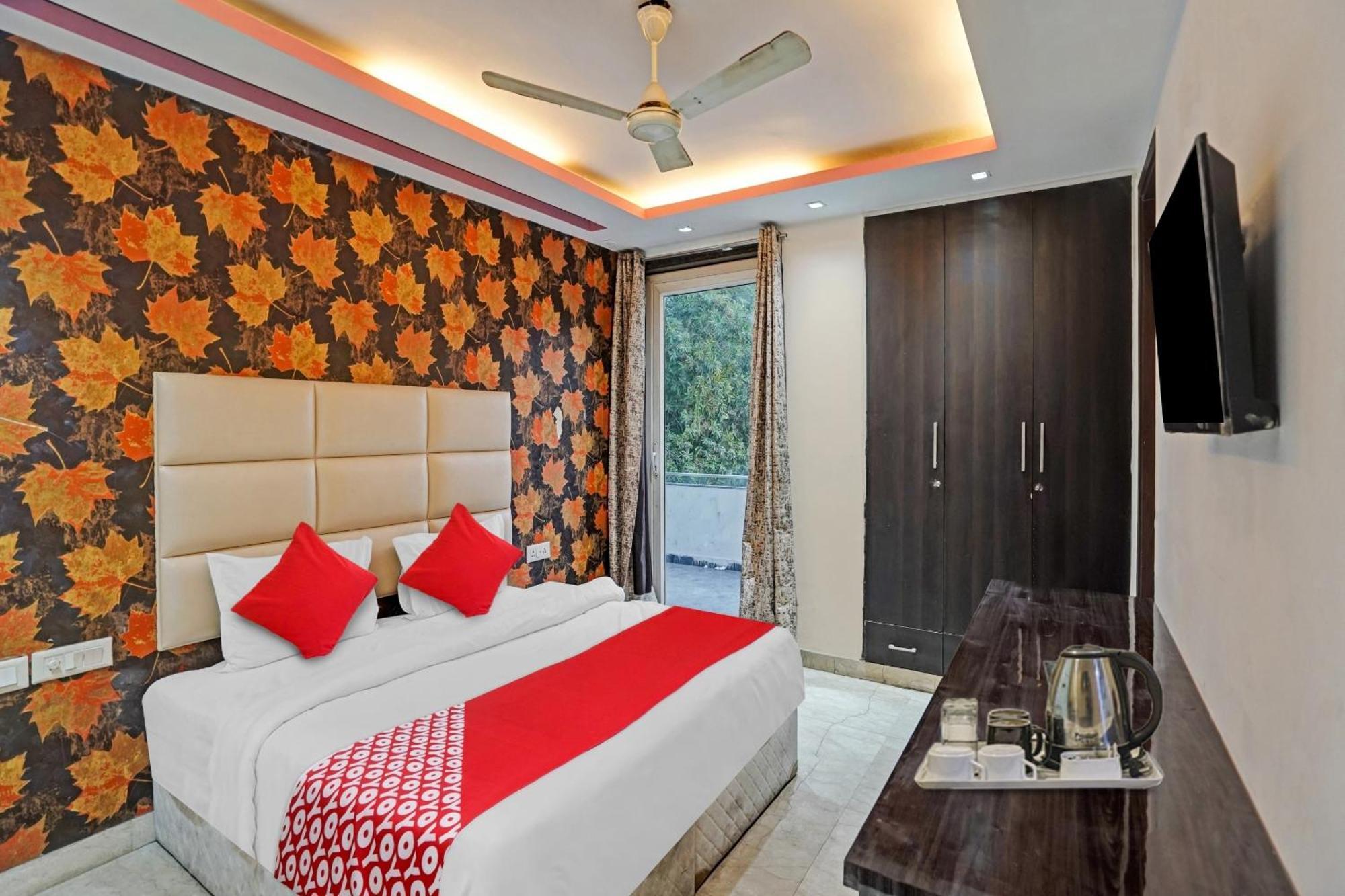 Hotel O South Galaxy New Delhi Bagian luar foto